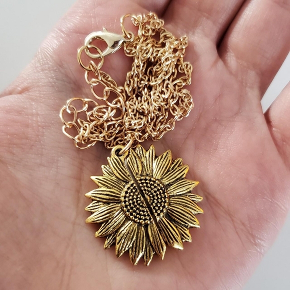 New Gold 'You Are My Sunshine' Flower Necklace - Picture 4 of 11
